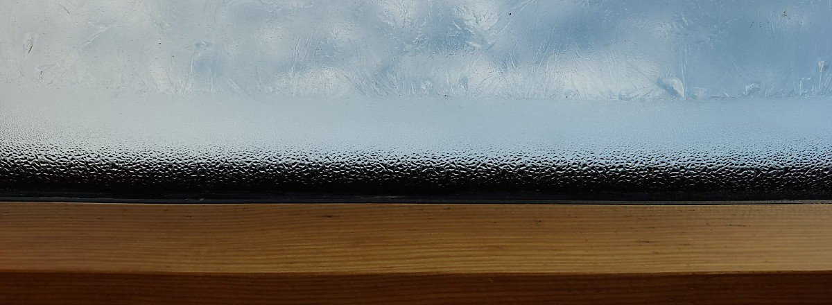 Foto Das l�stige Kondenswasser Problem auf der Innenseite Ihrer Fenster