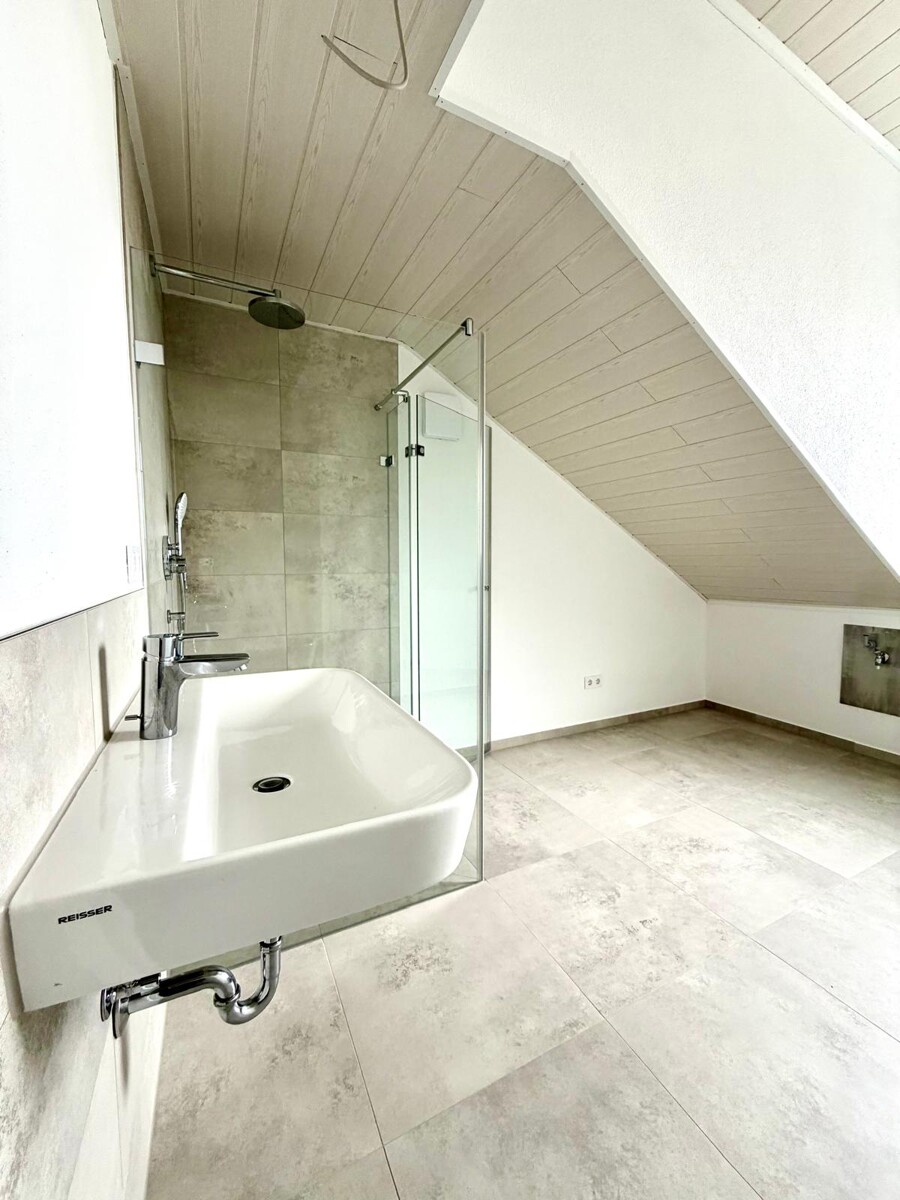 Bad Dachgeschosswohnung Schefflenz / Oberschefflenz