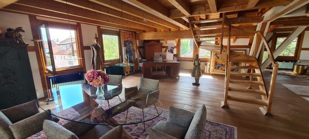 Offener Wohn-Essbereich mit Treppenaufgang Maisonettewohnung Neckarsulm