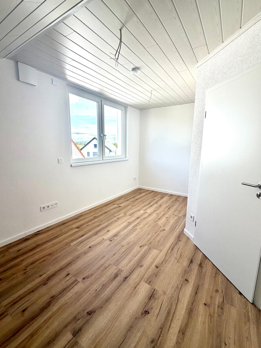 Zimmer Dachgeschosswohnung Schefflenz / Oberschefflenz