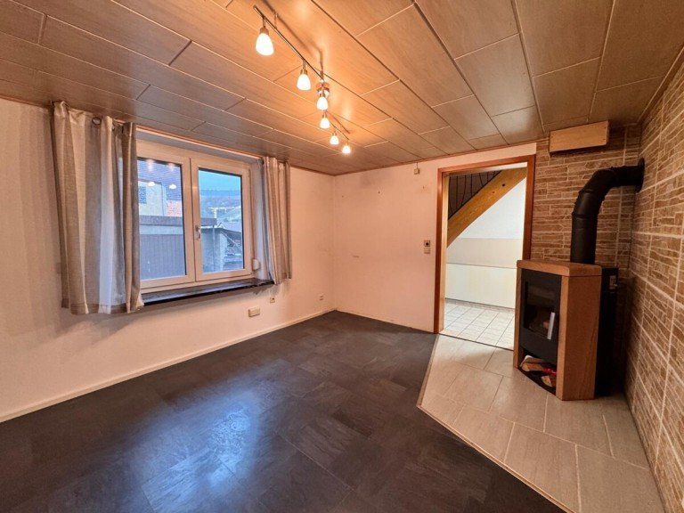 Essen/Wohnen Erlenbach Einfamilienhaus Familienfreundliches Wohnhaus mit viel Potenzial und Scheune