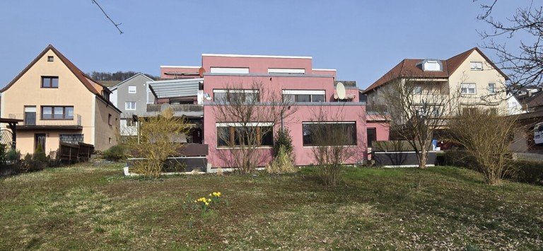 Au�enansicht hinten Erlenbach Erdgeschosswohnung Sonnige 3-Zimmer-Wohnung mit Terrasse und toller Aussicht in Erlenbach