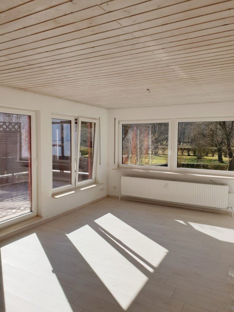 Wohnzimmer Erlenbach Erdgeschosswohnung Sonnige 3-Zimmer-Wohnung mit Terrasse und toller Aussicht in Erlenbach