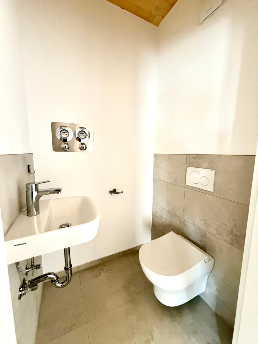 G�ste-WC Dachgeschosswohnung Schefflenz / Oberschefflenz