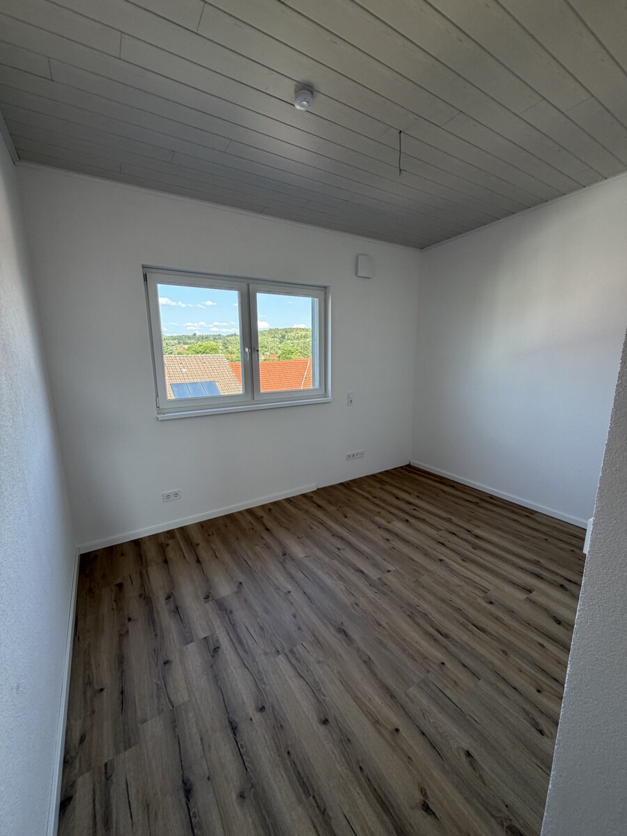 Zimmer Dachgeschosswohnung Schefflenz / Oberschefflenz