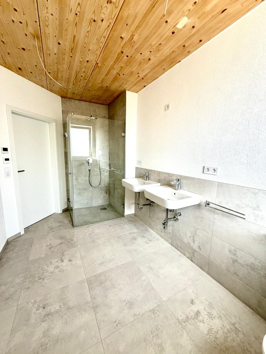 Bad Dachgeschosswohnung Schefflenz / Oberschefflenz