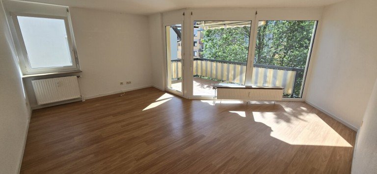 Wohnzimmer Neckarsulm Etagenwohnung Gro�z�giges Wohnen in zentraler Lage - 4,5 Zimmer mit Balkon