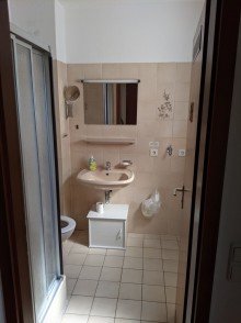 Badezimmer 5 % Rendite ca.: 1,5-Zimmerwohnung - leerstehend, sofort sanierbar, Kapitalanlage mit Potenzial!!