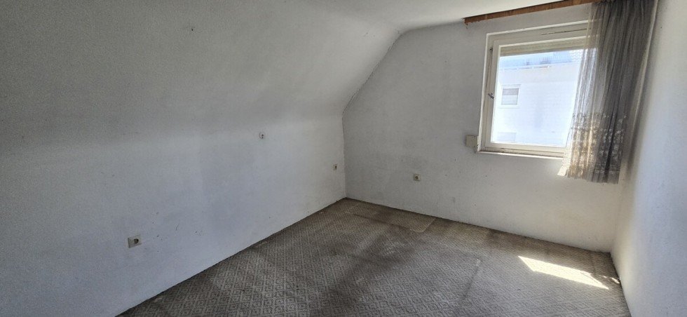 Kinderzimmer DG Doppelhaush�lfte Neckarsulm