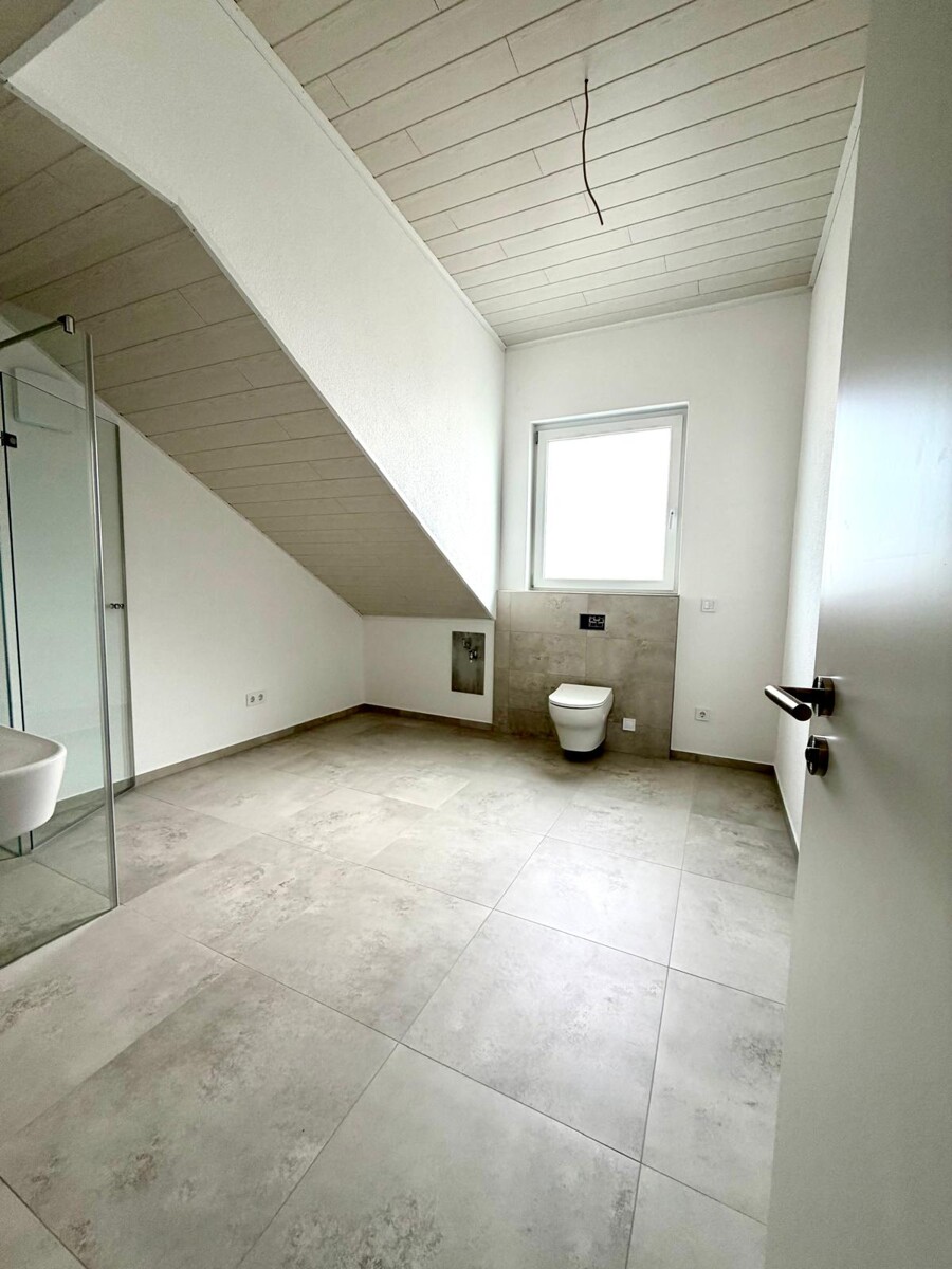 Bad Dachgeschosswohnung Schefflenz / Oberschefflenz