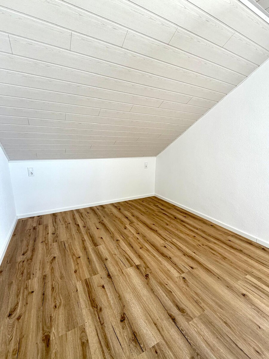 Zimmer Dachgeschosswohnung Schefflenz / Oberschefflenz