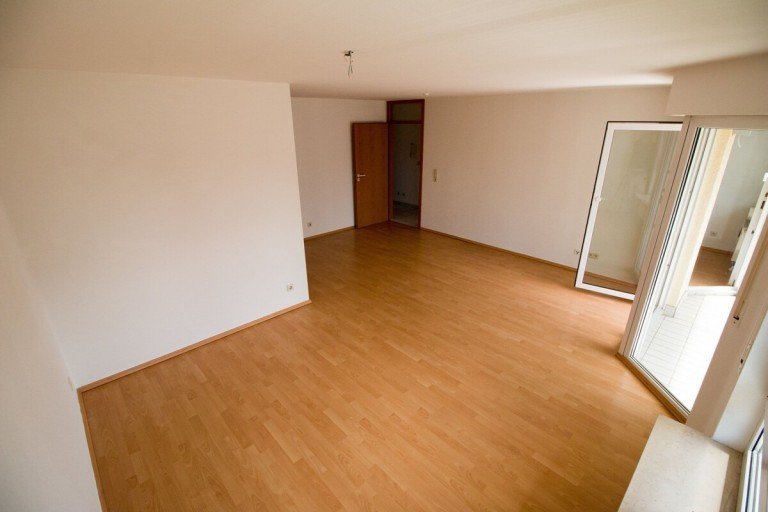 Wohn-Esszimmer Neckarsulm / Obereisesheim Etagenwohnung Kapitalanleger: Gut geschnittene 3-Zimmer-Wohnung im 1. OG - Neckarsulm-Obereisesheim